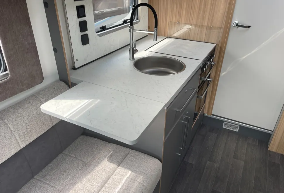 Bailey Adamo XL-T   2026