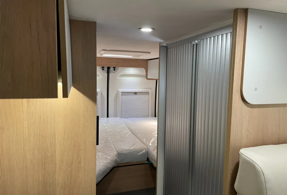 Joa Camp Van 63T   2024