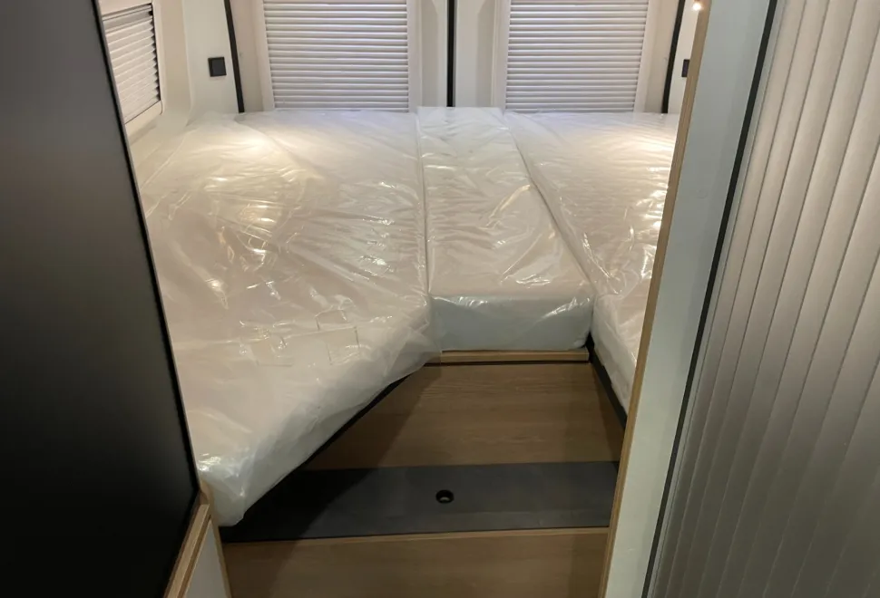 Joa Camp Van 63T   2024