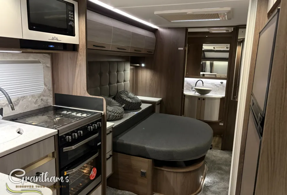 Coachman Lusso  2025