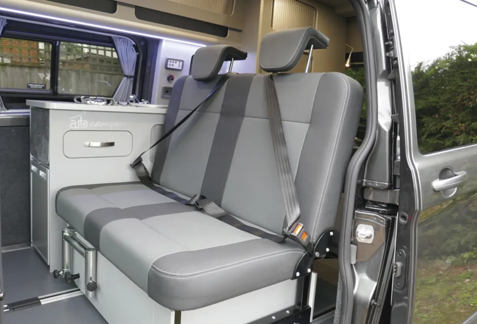 Auto_Camper_LWB_Leisure_van_Hiline_Vari_slide_seat_forward_seat_position-03245