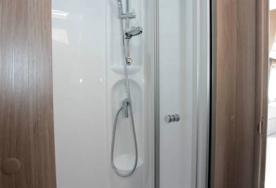 The-shower-cubicle-is-on-the-nearside-copy-w800-88759