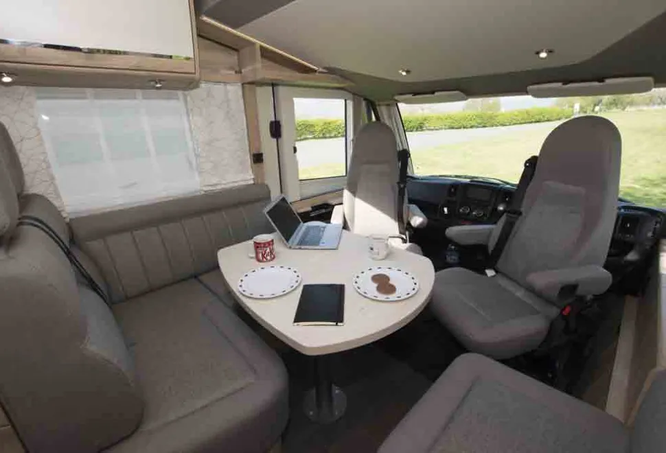 Eura-Mobil-Integra-Line-lounge-2-28583