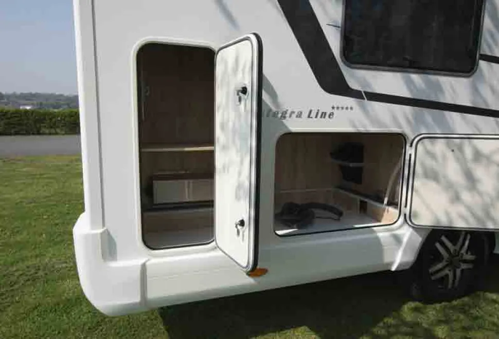 Eura-Mobil-Integra-Line-garage-02129