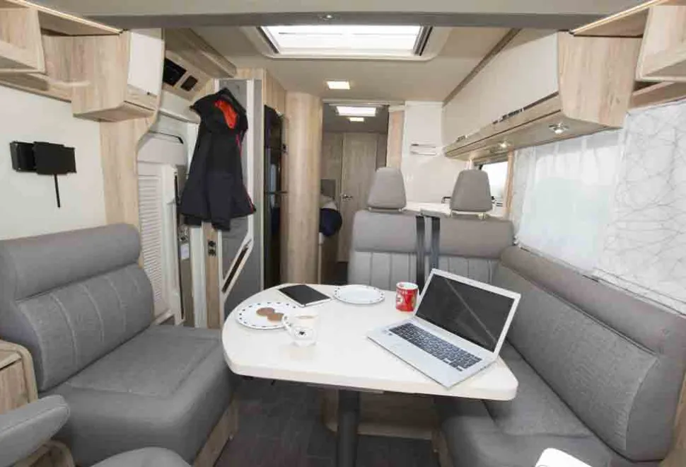 Eura-Mobil-Integra-Line-lounge-area-62677