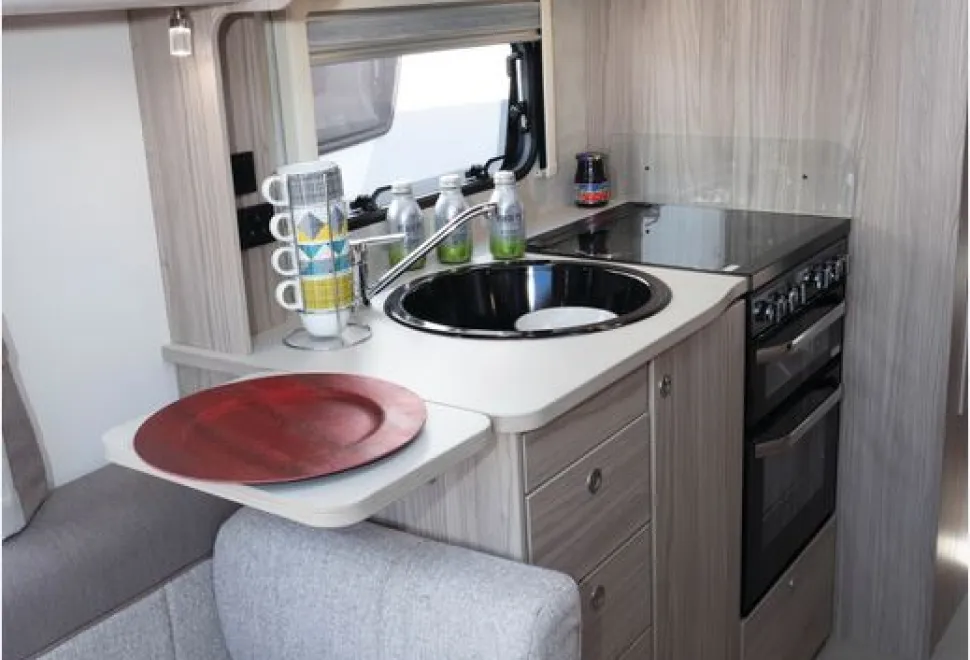 The-Elddis-Supreme-585-caravan-kitchen-79775