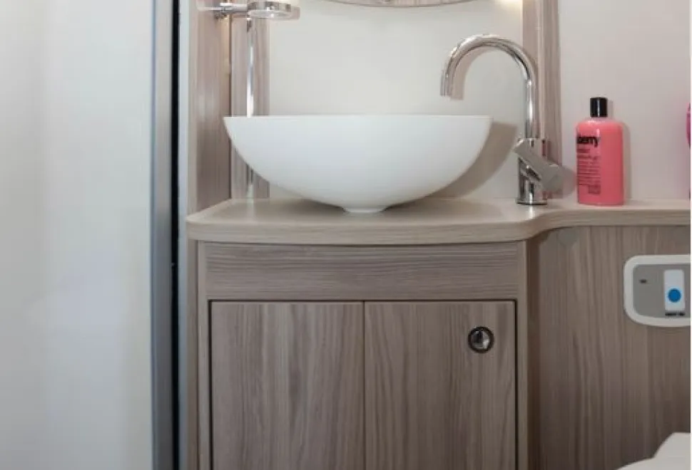 The-Elddis-Supreme-585-caravan-washroom-79197