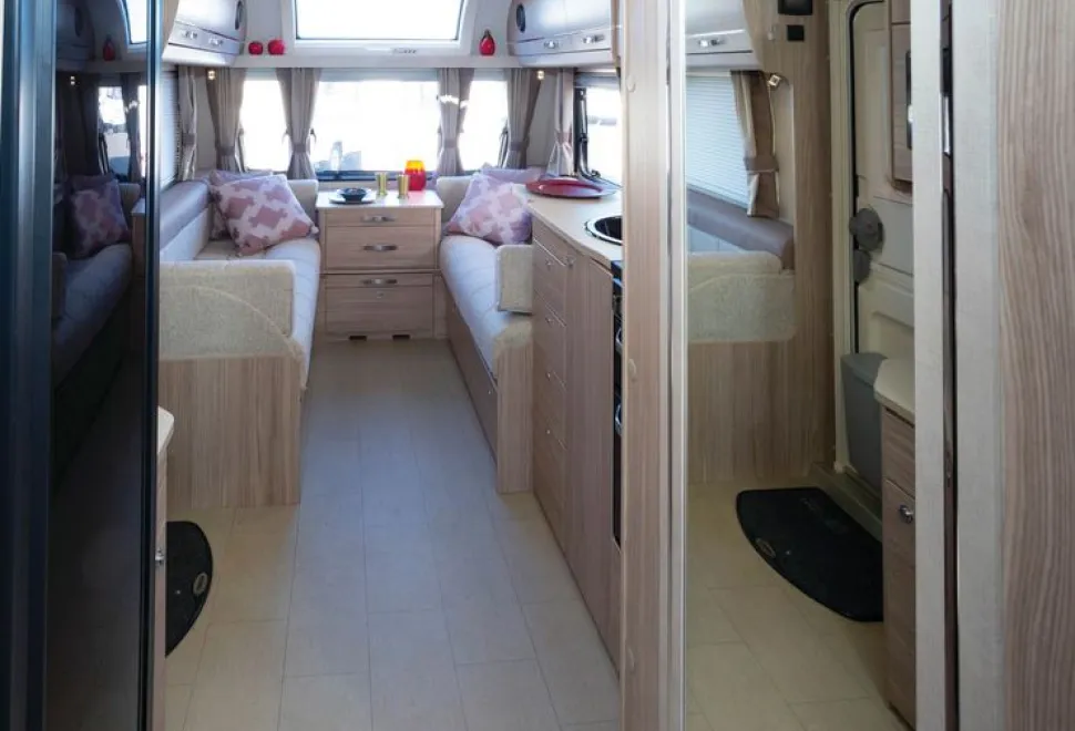 The-Elddis-Supreme-585-caravan-lounge-view-79275