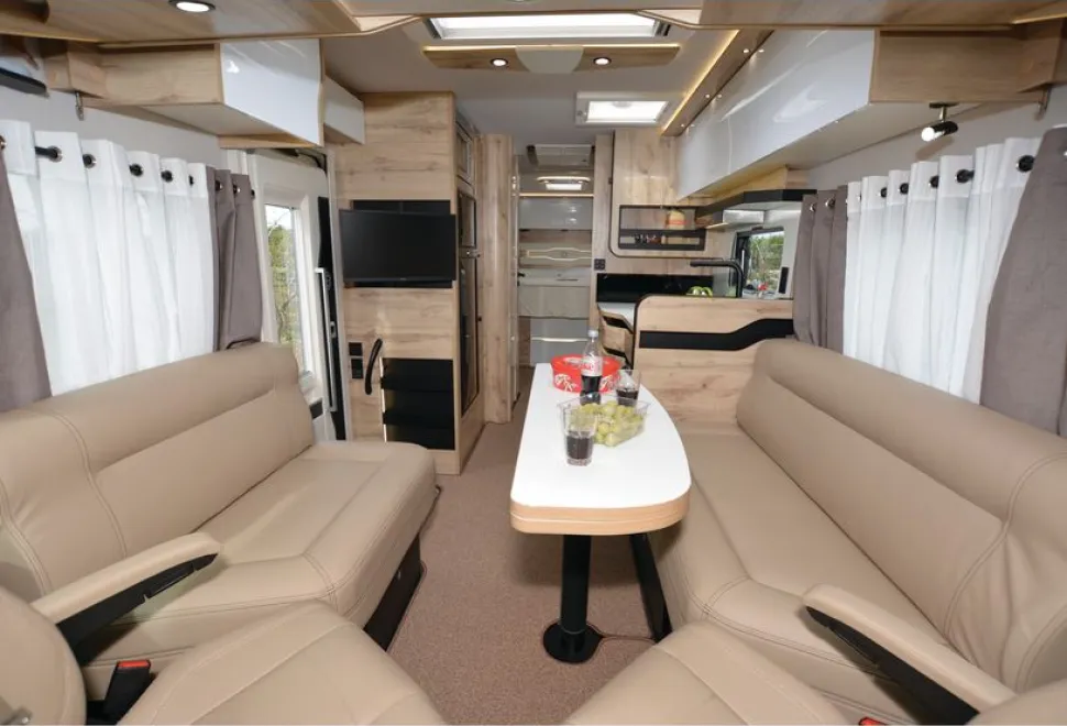 Le-Voyageur-Heritage-8.7-CF-interior-91017