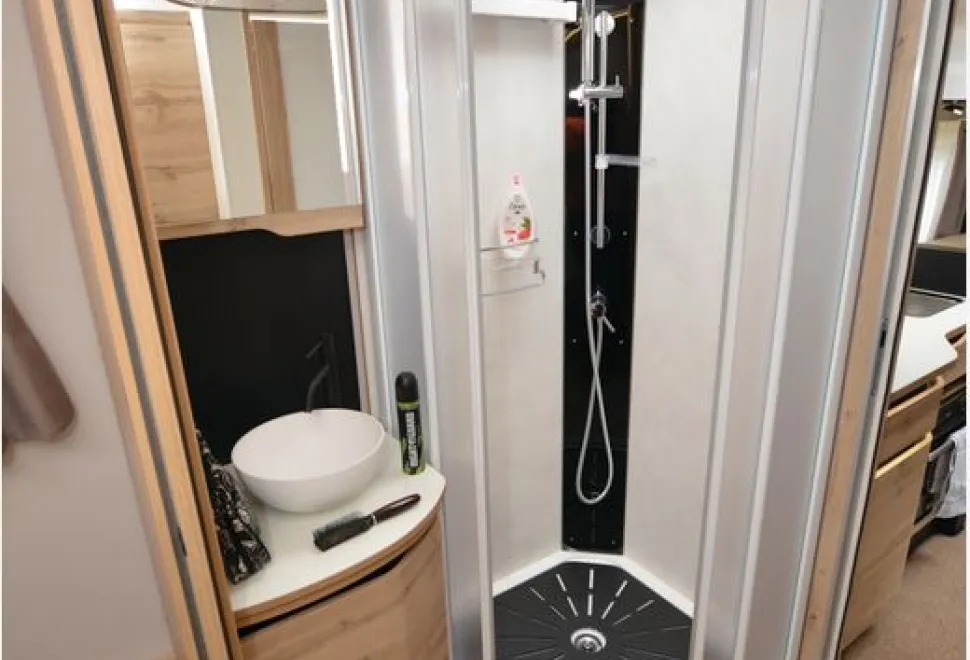 Le-Voyageur-Heritage-8.7-CF-shower-92081