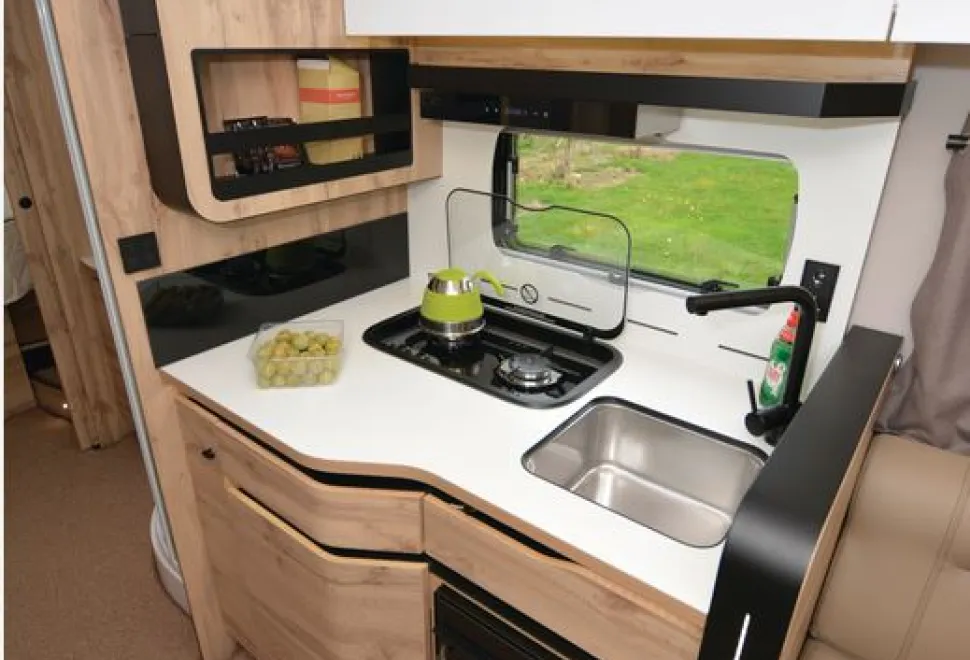 Le-Voyageur-Heritage-8.7-CF-kitchen-91548