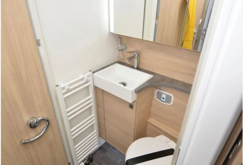 Frankia Platin Pure I 7400 Plus washroom