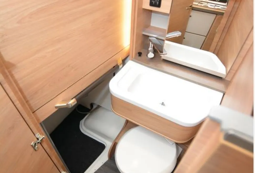 Knaus-Tourer-CUVision-washroom-86926