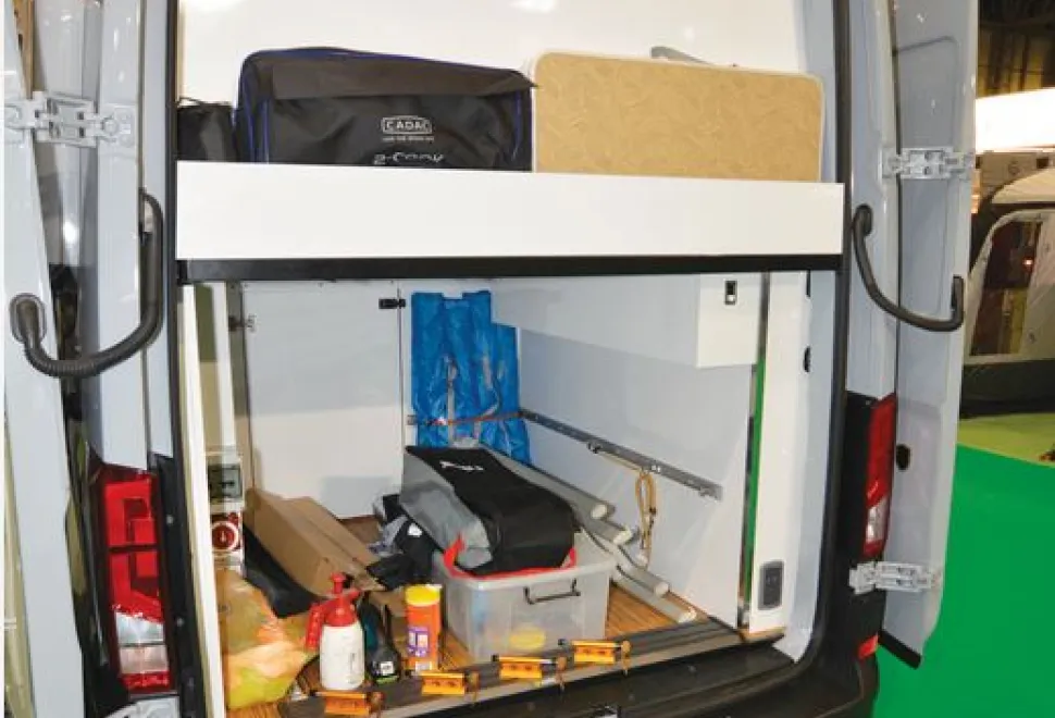 The-Three-bridge-Trek-campervan-rear-80068