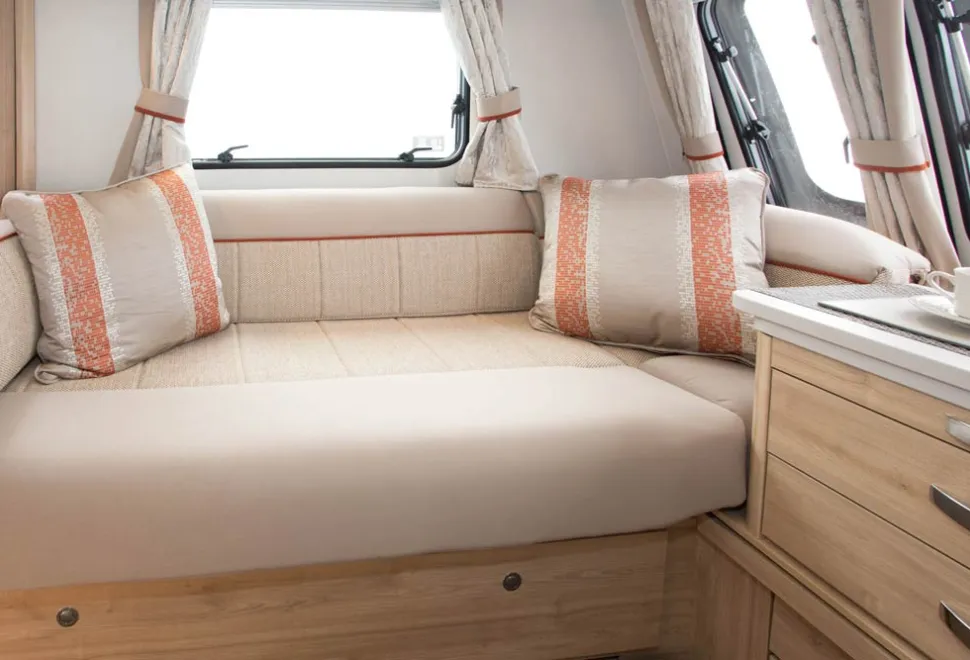 The-cool-cream-and-warm-orange-of-the-Sahara-fabric-scheme-is-simply-gorgeous-99691