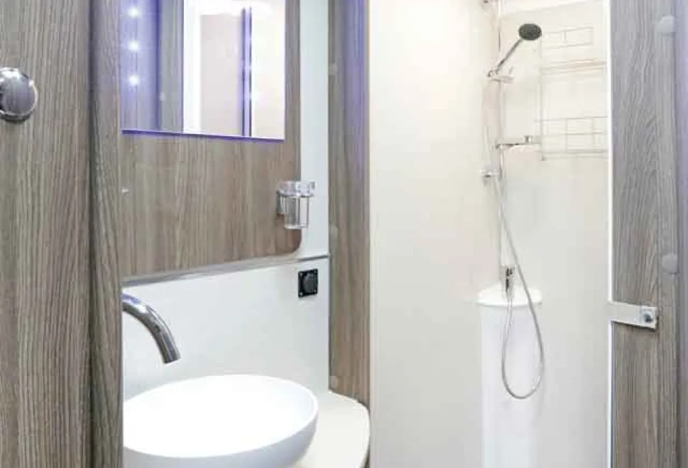 Broadway_EB_bathroom-00915