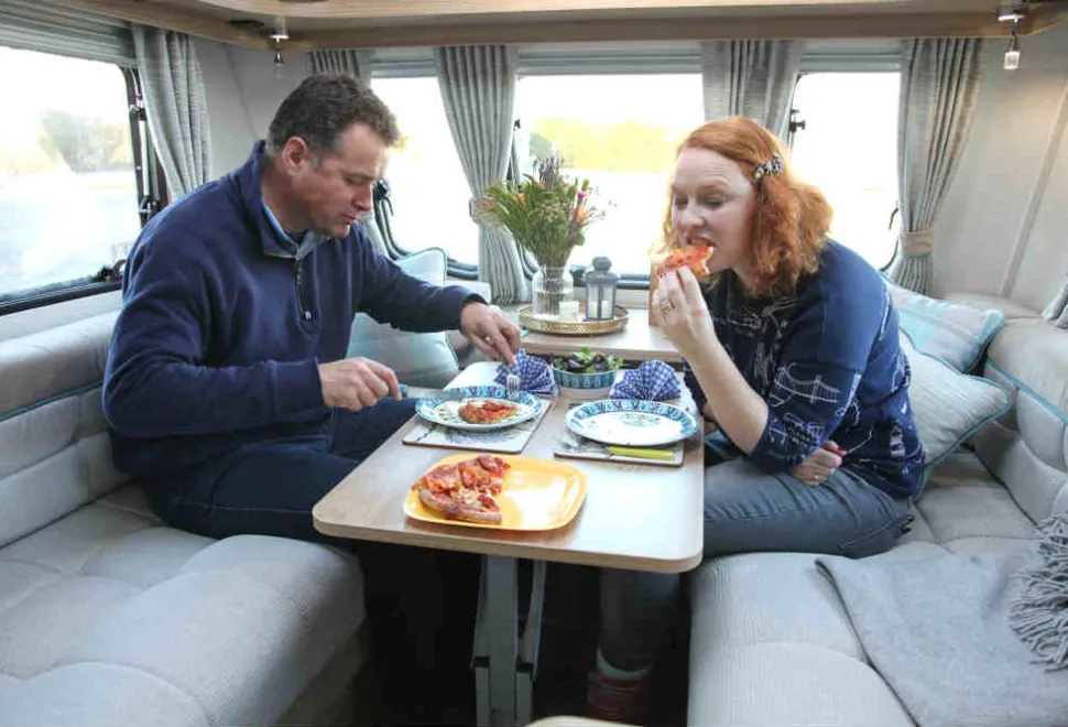 Dining-Coachman-Avocet-630-07953