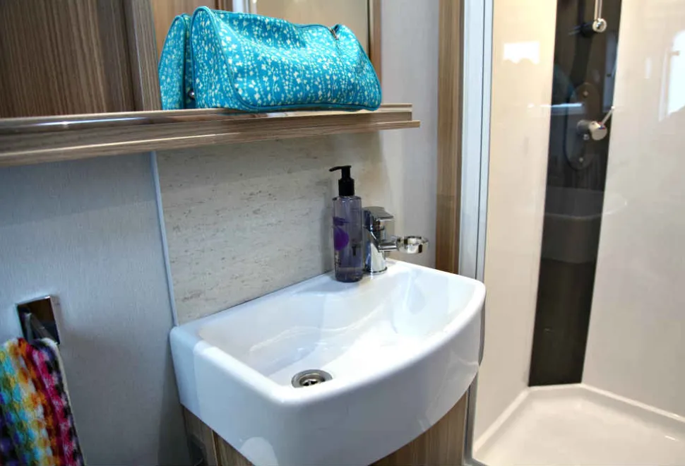 sink-bathroom-Avocet-630-33020