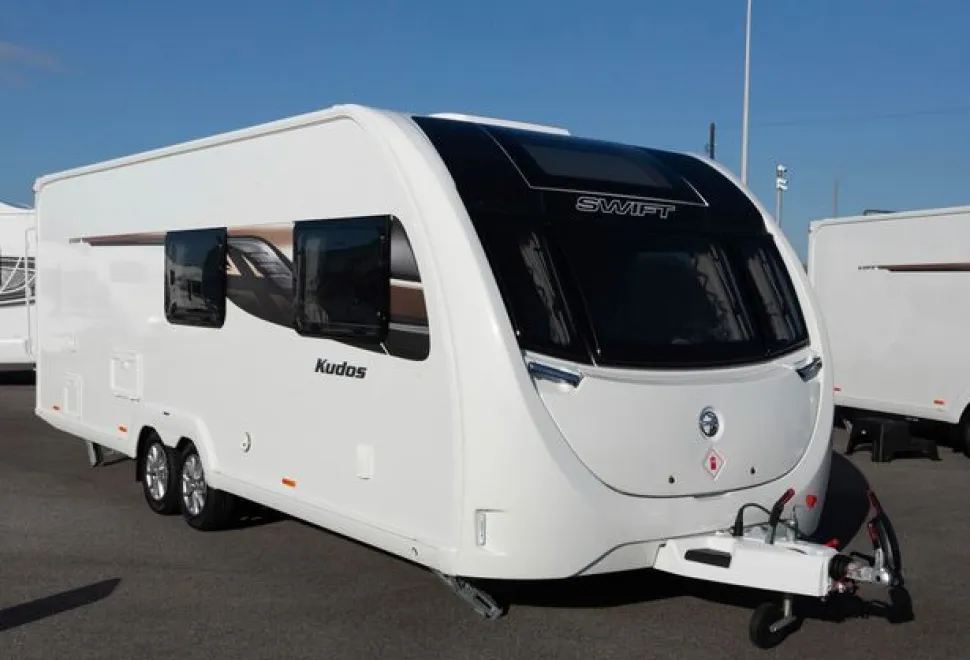 The-Swift-Kudos-830-DB-caravan-43184