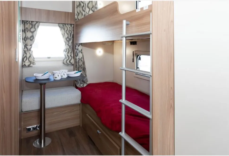 The-Swift-Kudos-830-DB-caravan-bunks-42403