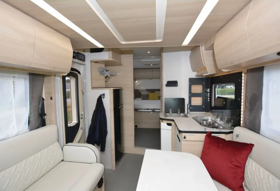 Rapido-696F-Ultimate-Line-interior-36286