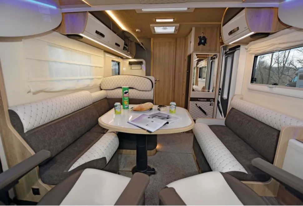 Mobilvetta-Tekno-Line-K-Yacht-59-rear-view-90017