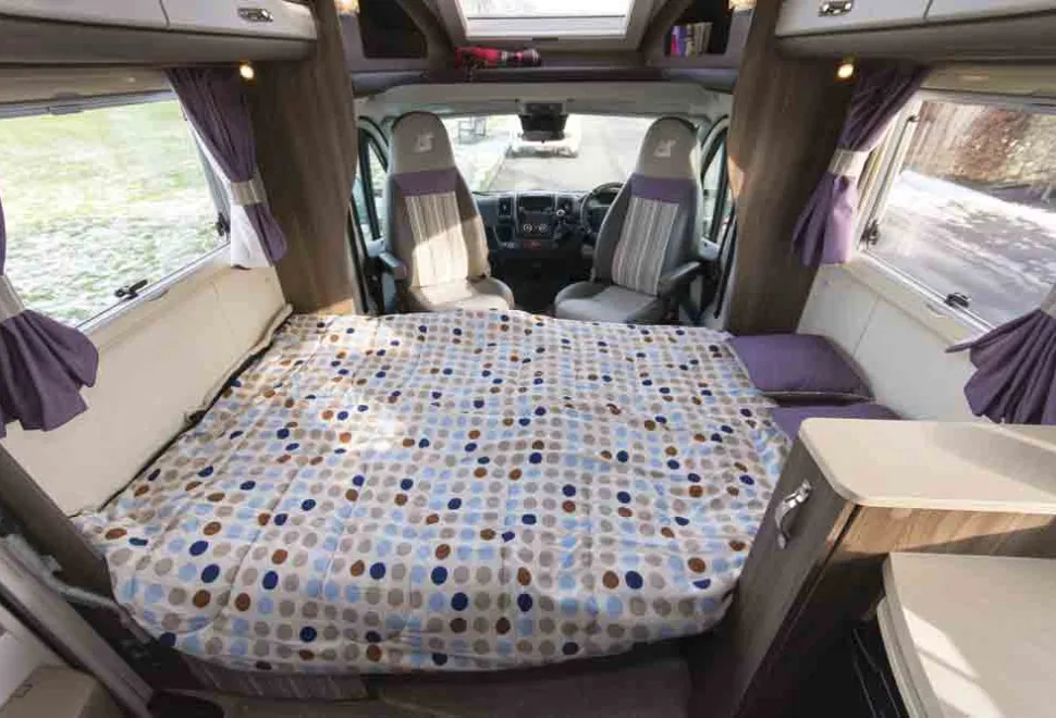 Corinium-lounge-bed-20116