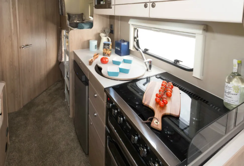 With-the-sink-top-in-place,-there’s-a-92cm-long-surface-w800-97735