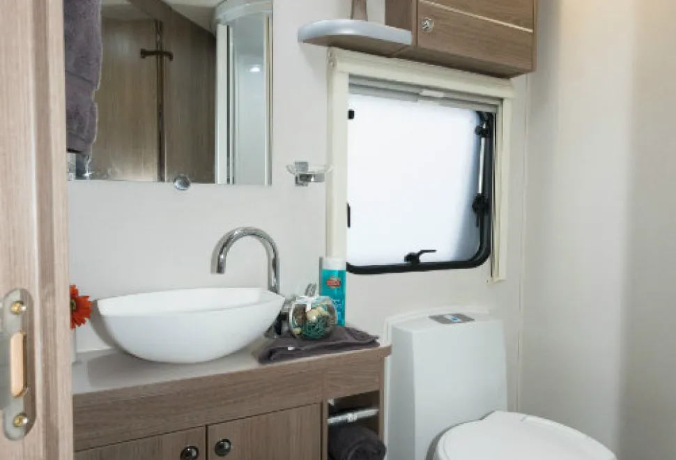 The-shower-room-occupies-half-of-the-width-of-the-caravan-w500-85544