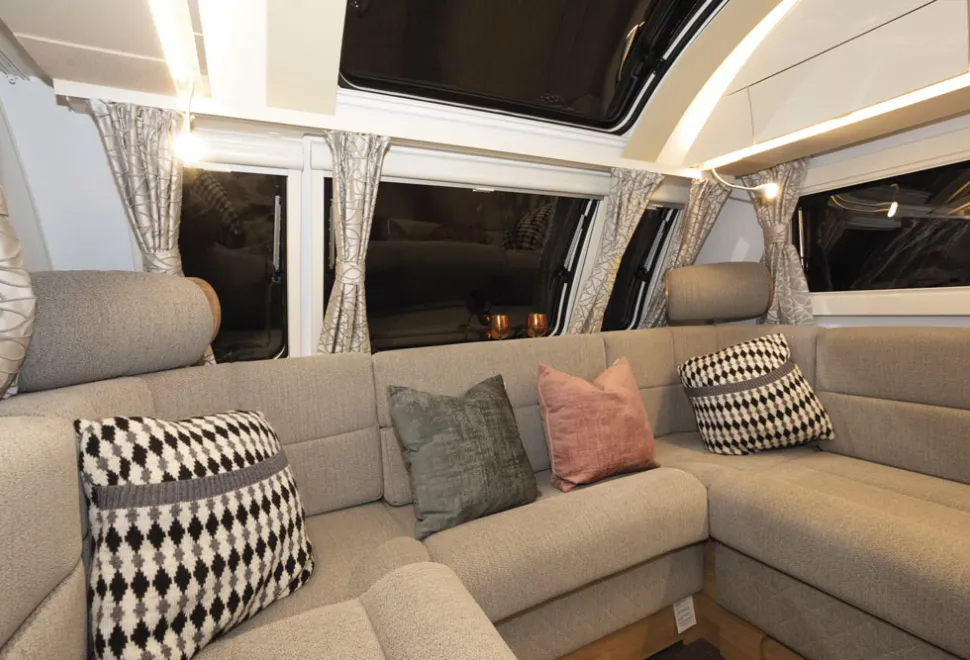 Adria-Alpina-Colorado-seating-97452