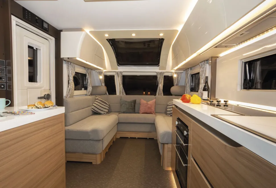 Adria-Alpina-Colorado-interior-67401