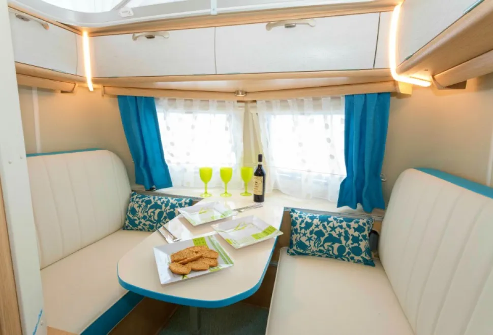 Seating-for-four-or-a-bed-for-one-at-the-front-16021