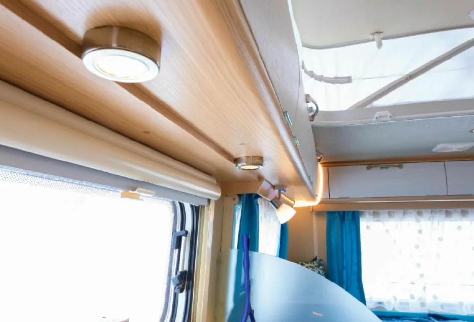 Under-locker-LED-clusters,-spotlights-and-corner-light-lines-create-nice-lighting-style-19850