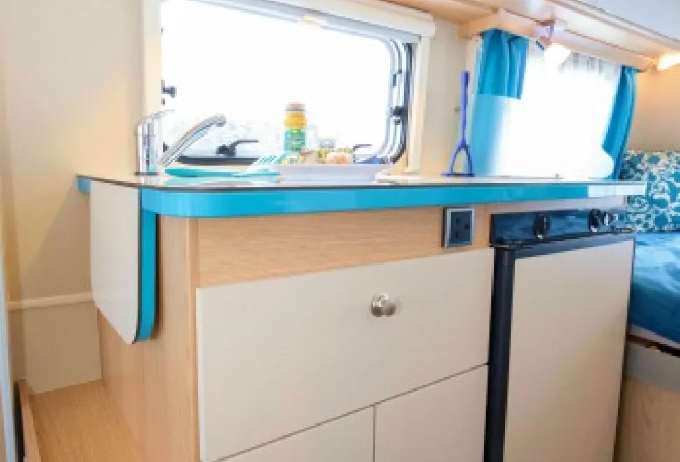 Sea-turquoise-edges-on-all-of-the-furniture-reinforce-the-Ocean-Drive-branding-15475