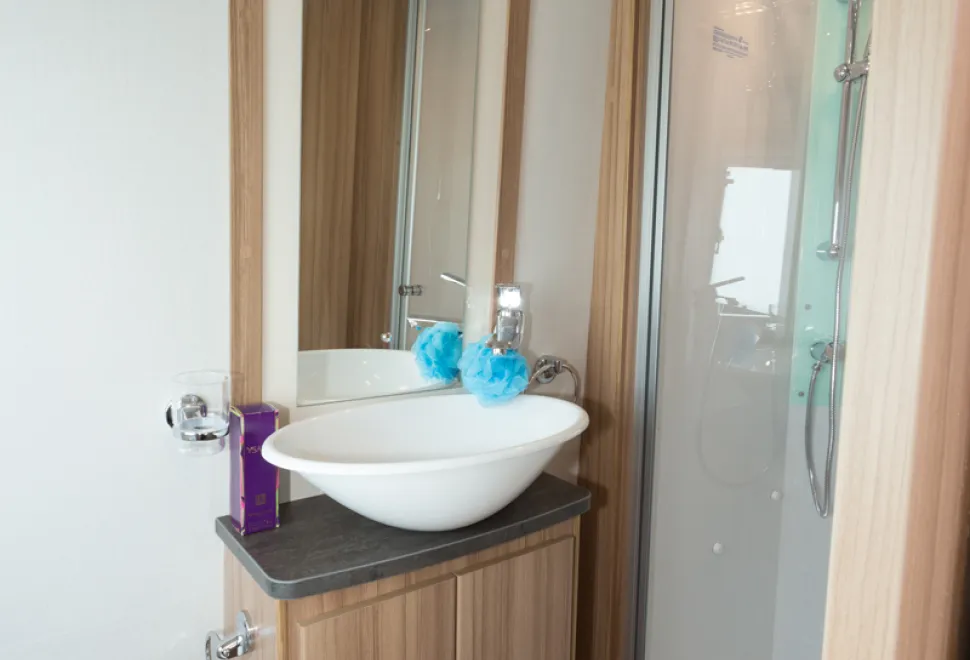 web-5-Large-stylish-washbasins-are-a-feature-of-Conquests-39824