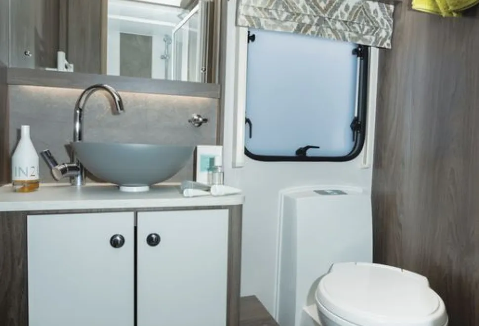 Coachman Laser 665 Xtra caravan washroom (photo courtesy of Richard Chapman)