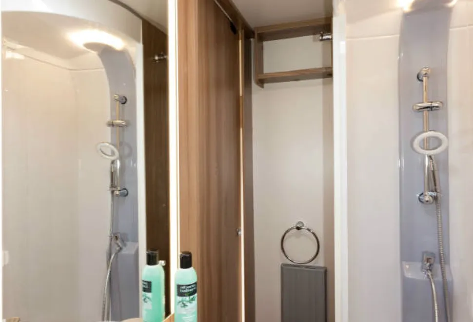 The-shower-is-on-the-nearside-of-the-central-washroom-65640