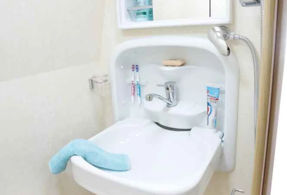 WARWICK_BATHROOM-66266