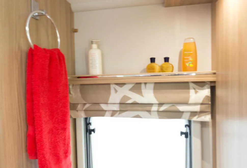 A-Roman-blind-is-a-nice-touch-of-refinement-in-the-shower-room-06947