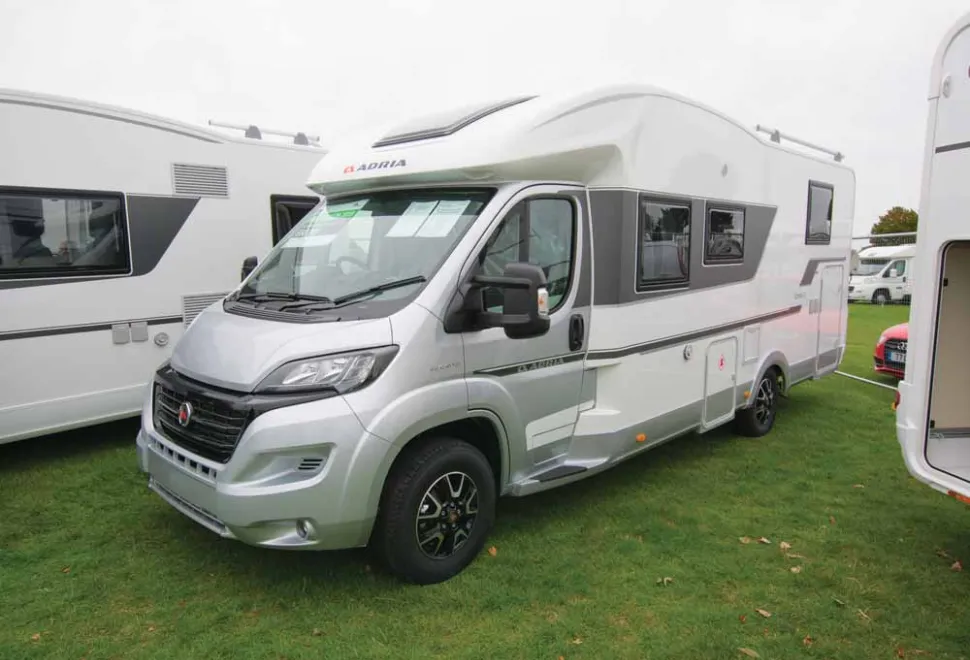 Adria-Coral-Plus-670-DL-exterior-17015