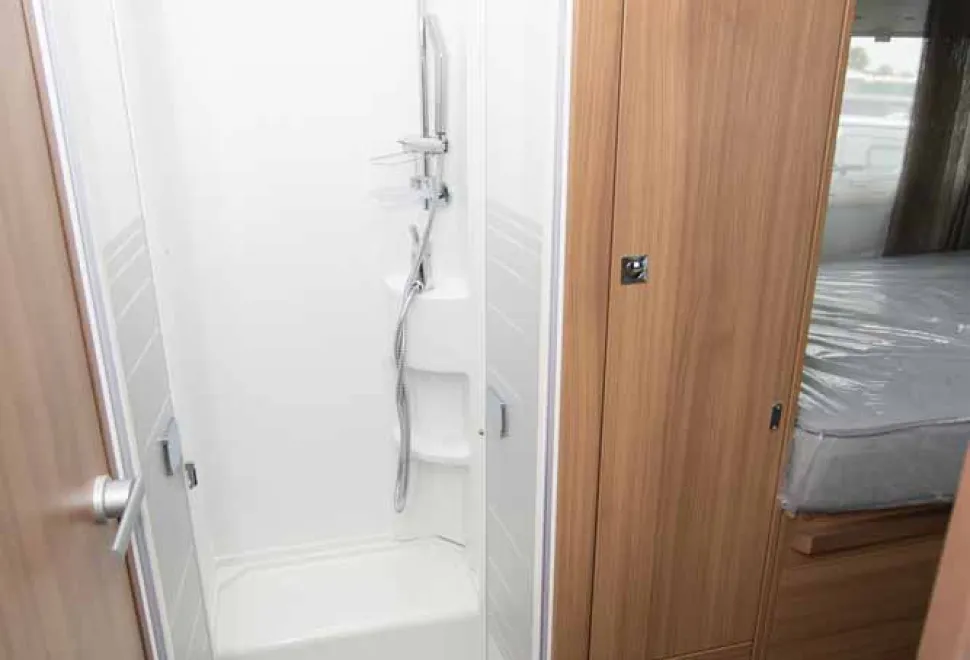Adria-Coral-Plus-670-DL-shower-room-16577