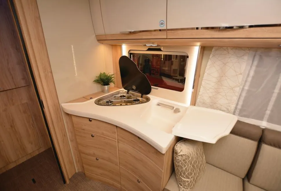 Eura Mobil Integra Line 695 LF kitchen