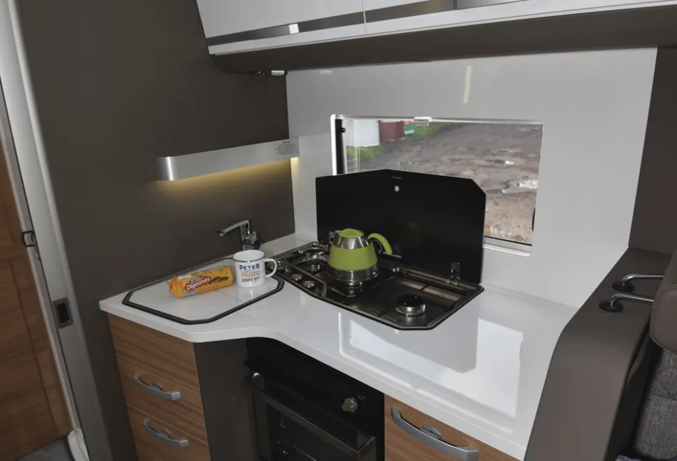 Adria-Matrix-Plus-DT-kitchen-2-16384