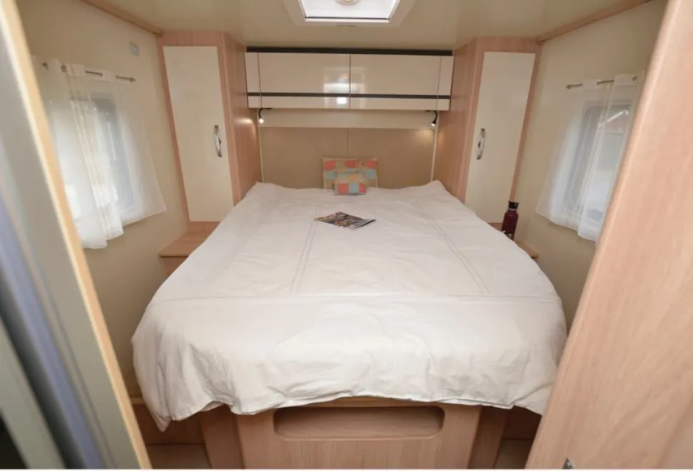 The Giottiline Siena 397 low-profile motorhome bedroom