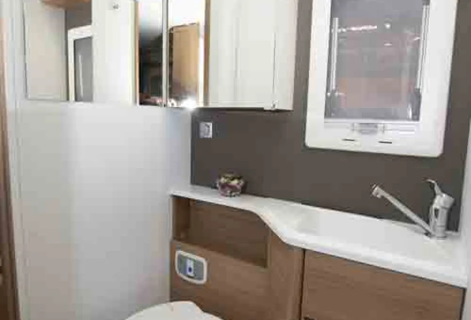 Adria-Coral-UK-washroom-17421