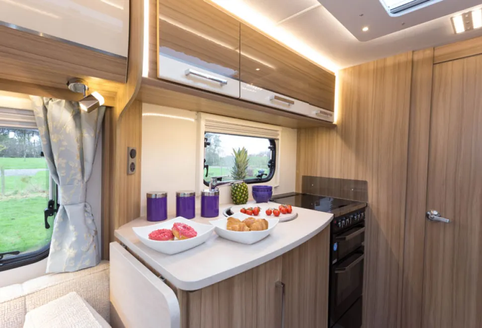 web-4-The-extension-gives-you-35cm-of-extra-kitchen-space-376212-37621