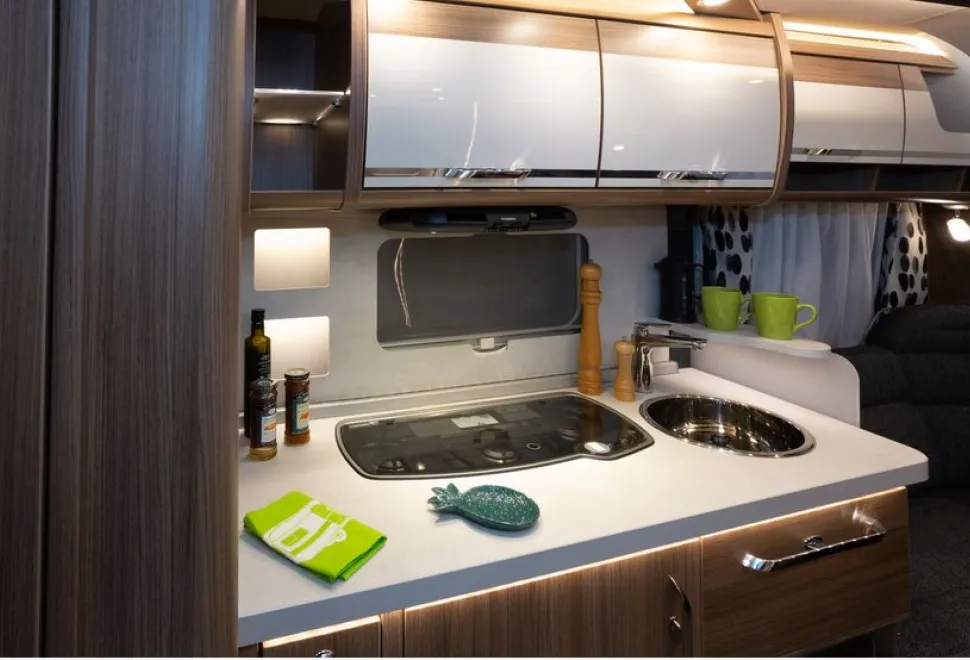 Knaus-Sudwind-North-Star-590-kitchen-22361