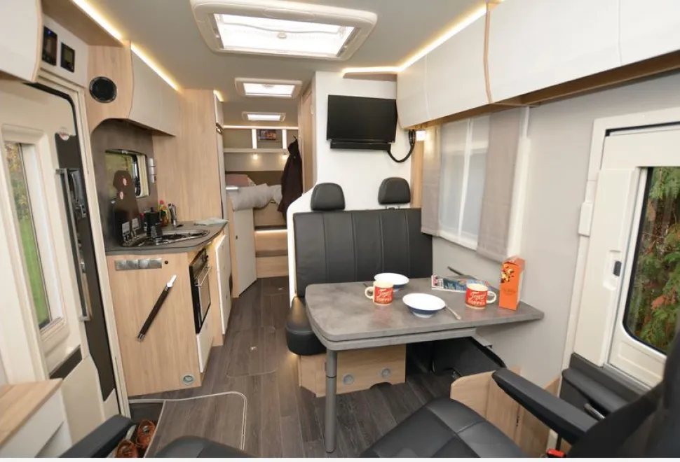 The-Frankia-Neo-MI-7-GDK-interior-20886