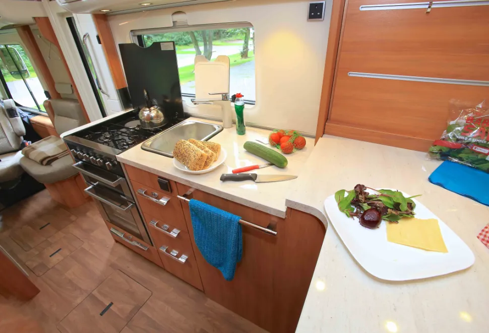 444-HYMER-30-02270