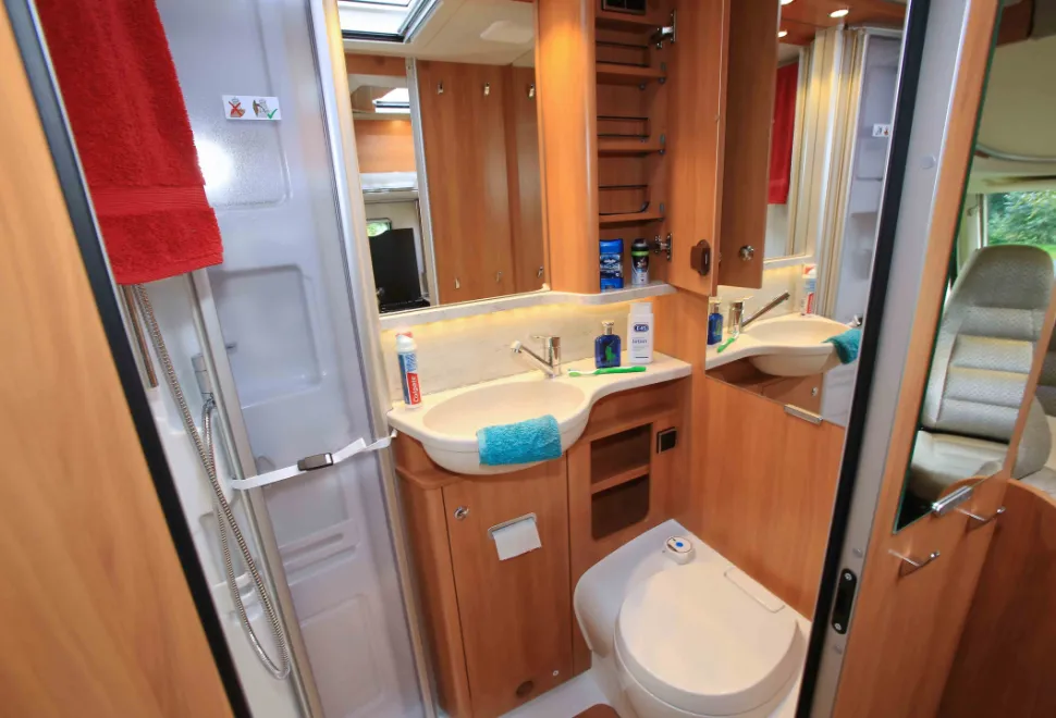 444-HYMER-33-04163